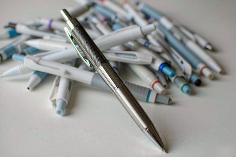 blog metal vs plastic pens hero